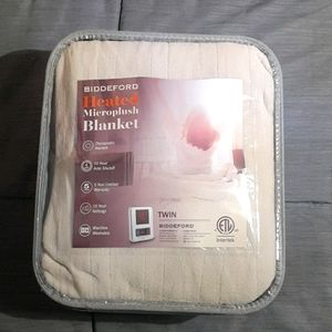 Heated blanket with digital control